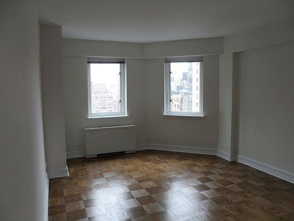3rd image of 200 E 71st St APT 19C
