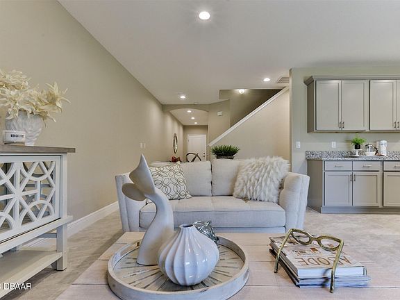 5th image of 122 Ocean Cir