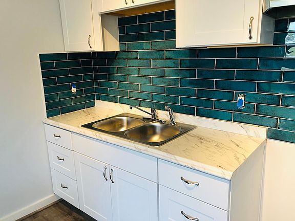 2nd image of 2000 Elm Ave #10A