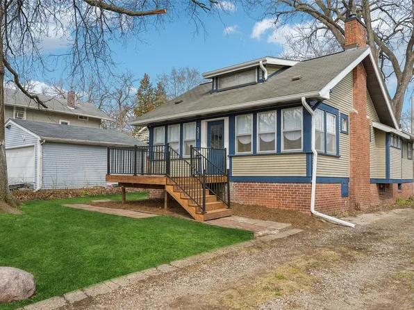 3311 Pleasant St, Des Moines, IA 50312