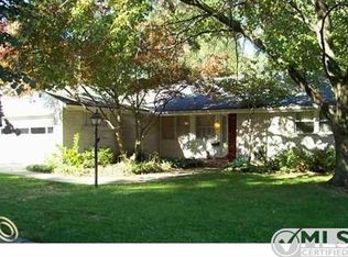 225 Charlevoix Ave, Grosse Pointe Farms, MI 48236