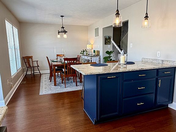 3rd image of 122 Unity Sq