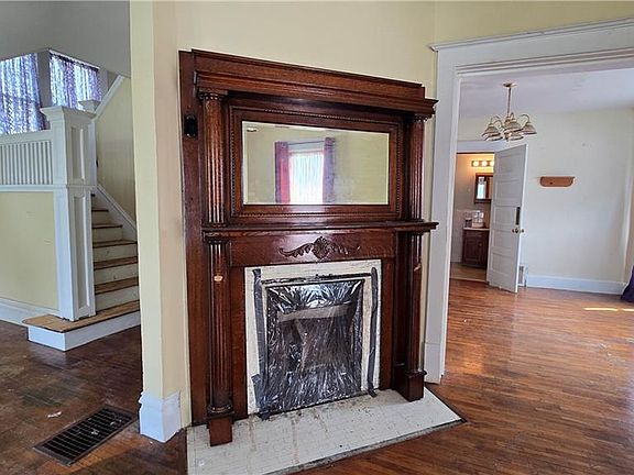 2nd image of 308 Jackson St