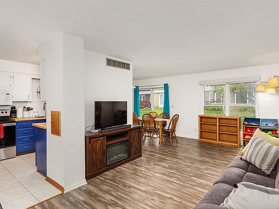 3rd image of 1336 Truman Pl