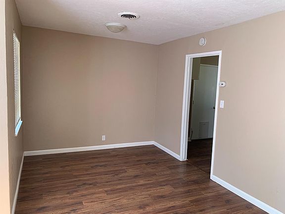5th image of 1005 Harris St