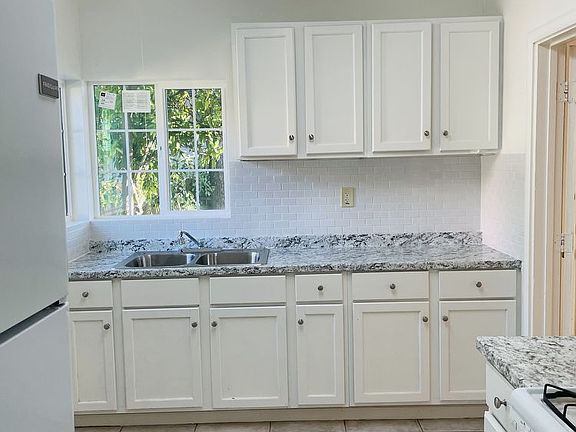 2nd image of 3915 San Carlos Way