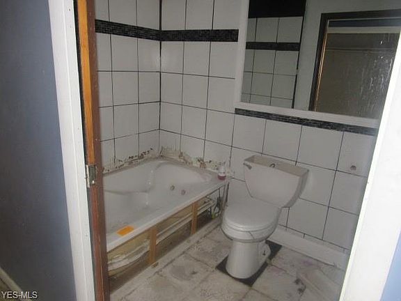 5th image of 15911 Elderwood Ave