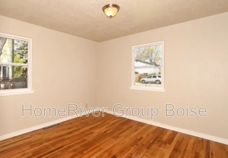 919 N Riviera Dr — Photo 9