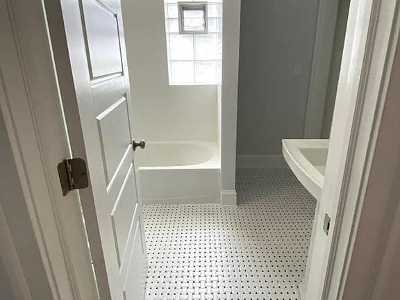 5th image of 3321 W Wrightwood Ave #1