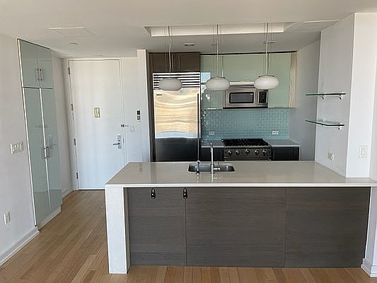 1st image of 21-45 44th Dr Penthouse B