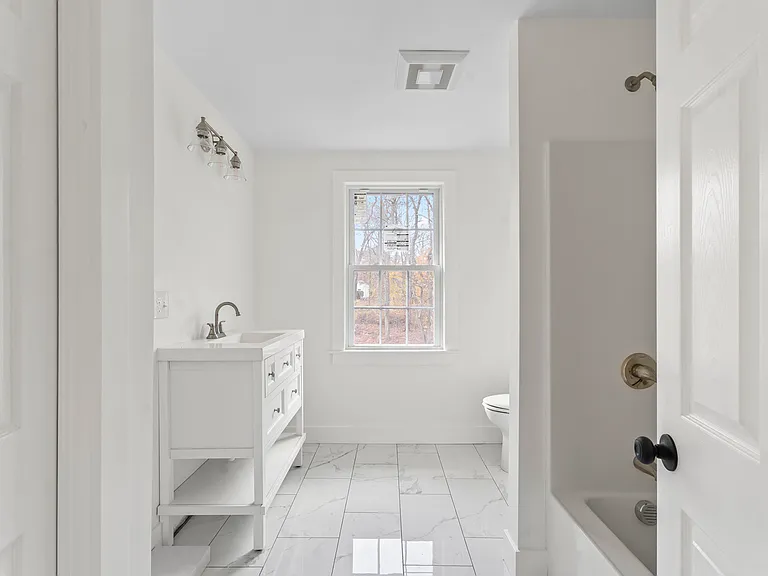 32 Laurel Ln — Photo 16