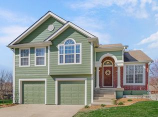 620 SE Sumpter Dr, Lees Summit, MO 64063