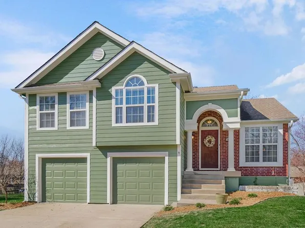 620 SE Sumpter Dr, Lees Summit, MO 64063