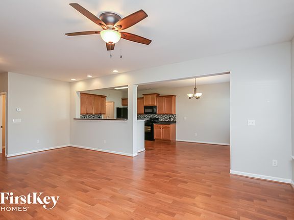 5th image of 11 Highland Pointe Cir E