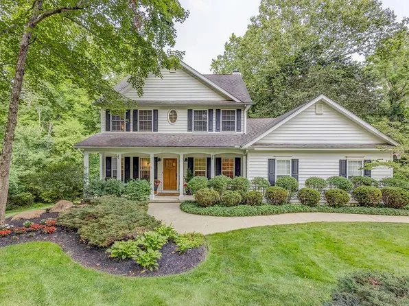 180 Whipkey Dr, Granville, OH 43023