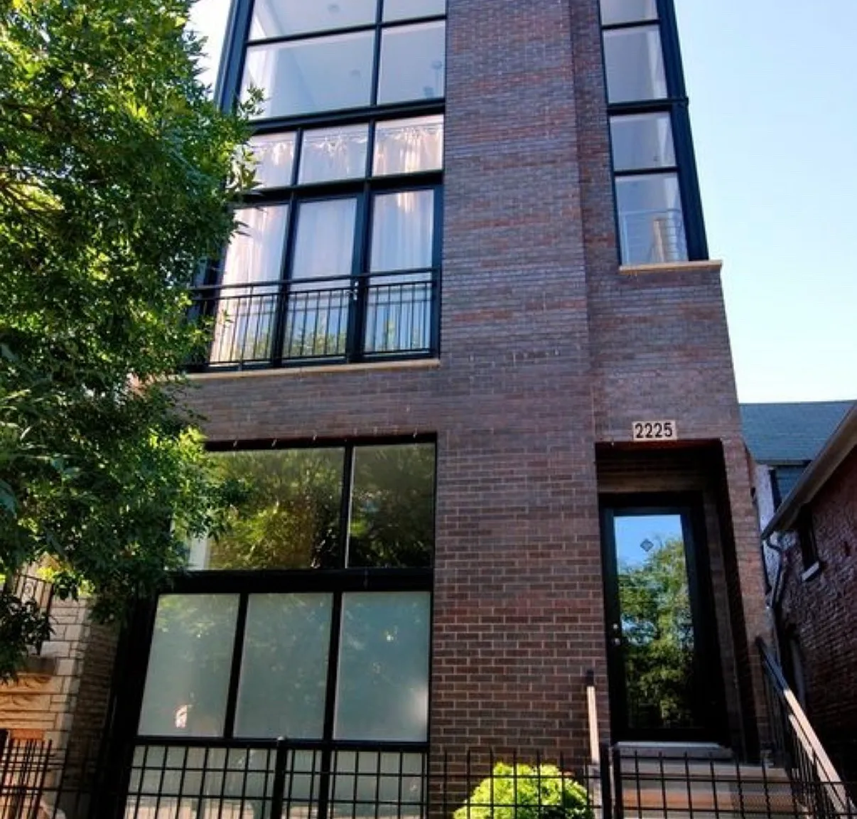3 bed, 2.5 bath, 2400 sqft, $4,600 — Photo 1