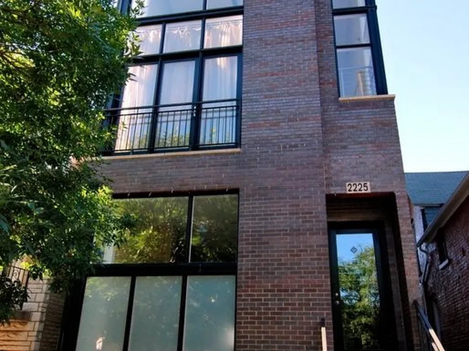 2225 W Armitage Ave #1