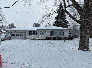 286 Meadowdale Dr, Rochester, NY 14624