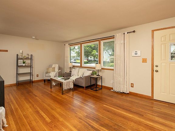 3rd image of 1823 18 1/2 St NW