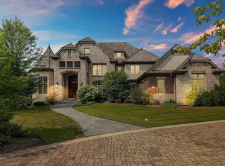 34 Abbey Woods Dr, Barrington, IL 60010