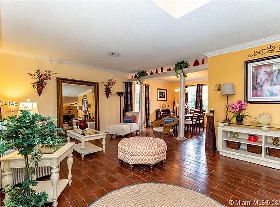 2nd image of 812 Lake Blvd