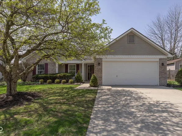 10662 Misty Hollow Ln, Fishers, IN 46038