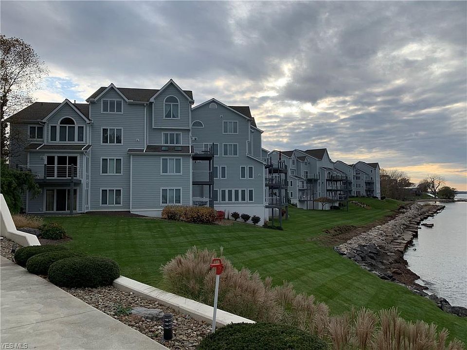 1st image of 136 Grand Hbr