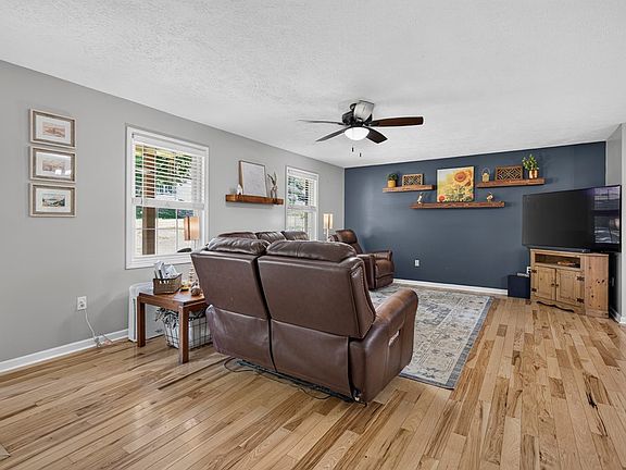 5th image of 1140 Hillview Dr