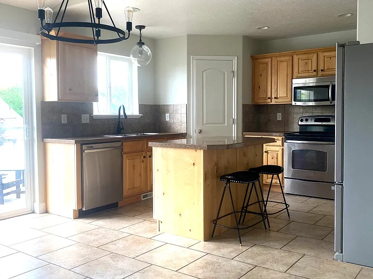 1482 S 260 W — Photo 3