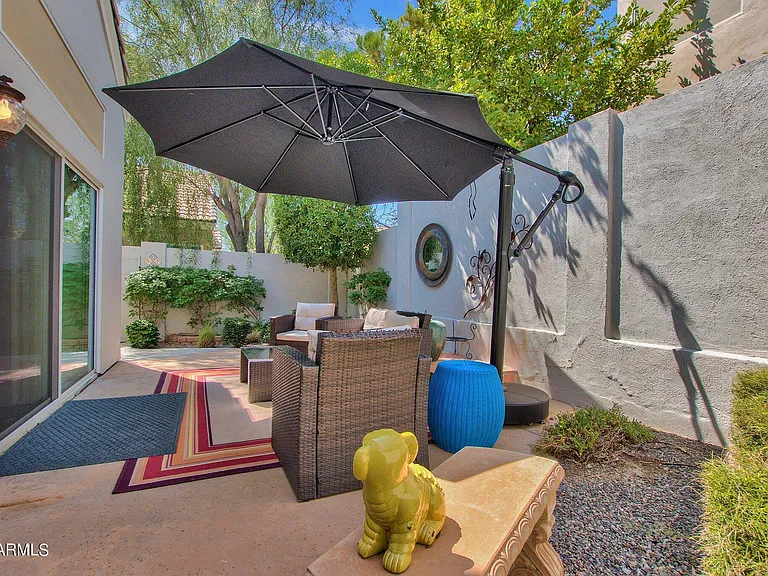 1138 E Amberwood Dr — Photo 29