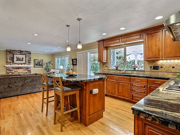 4th image of 5867 Antigua Dr