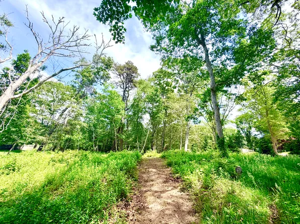52 Heath Hen Ln, Tisbury, MA 02568