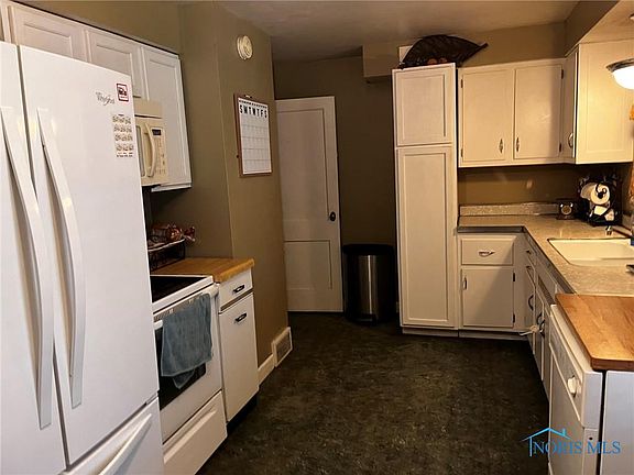 4th image of 1049 E 4th St