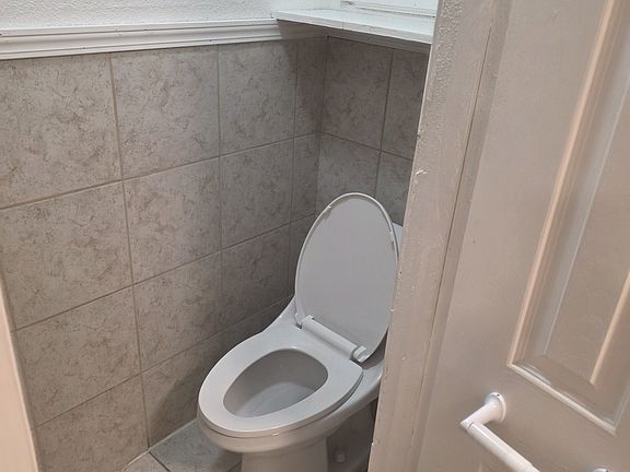 2nd image of 4844 Adams Ave Unit 2