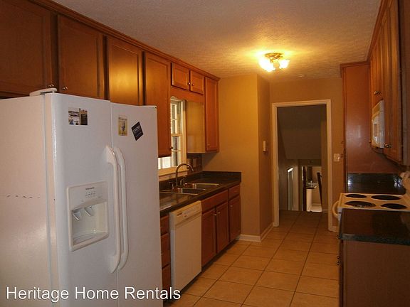 5th image of 3338 Villa Ln