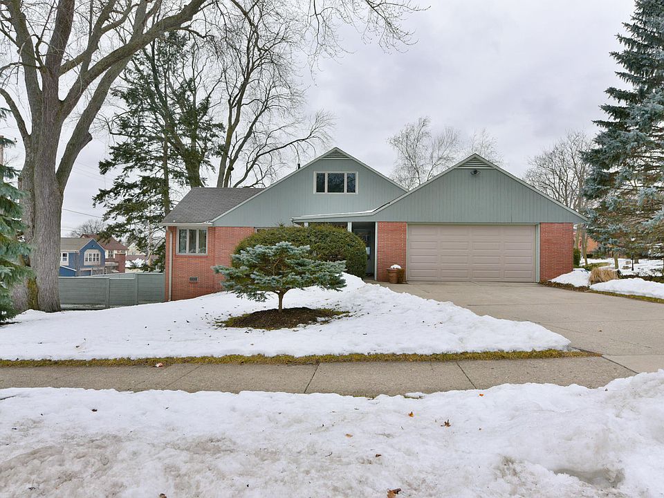 1st image of 205 Windsor Dr