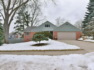 205 Windsor Dr, Waukesha, WI 53186