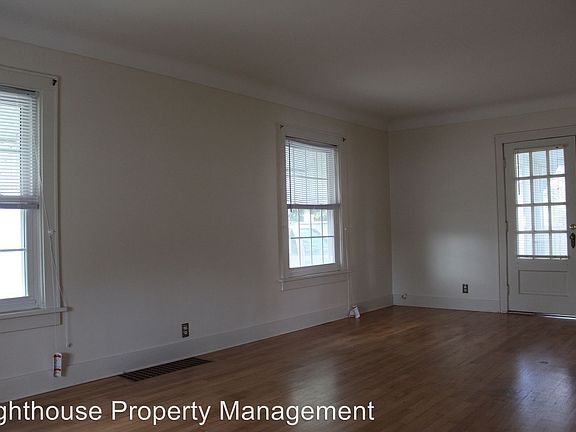 3rd image of 1631 McReynolds Ave NW
