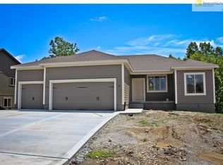 101 N Eastglen Dr, Raymore, MO 64083
