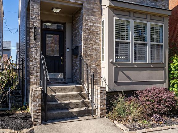 2nd image of 923 Weninger Cir