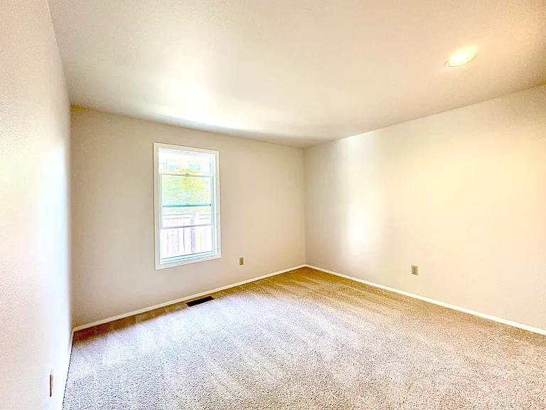 Guest bedroom 2