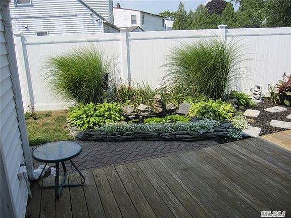 4th image of 61 Pond Ln
