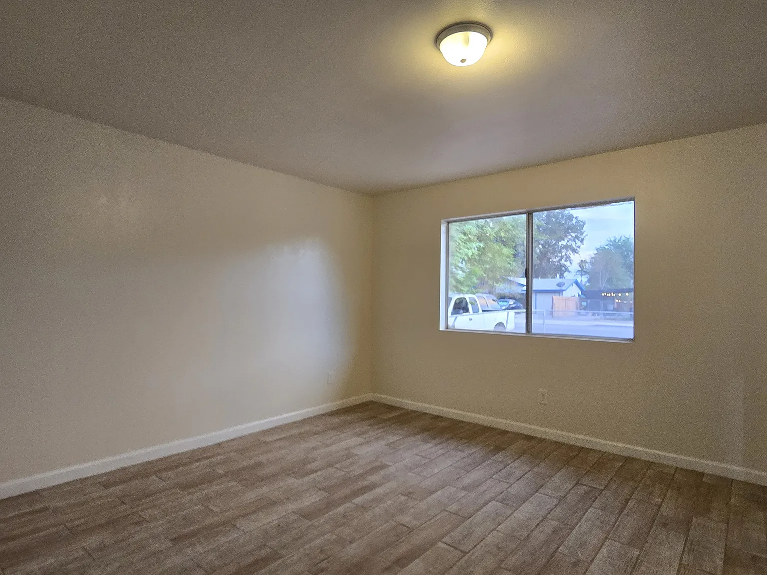 4 bed, 1161 sqft, $2,000 — Photo 3