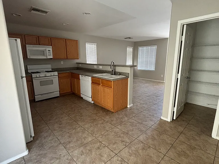 5936 Hudson Woods Ct — Photo 6