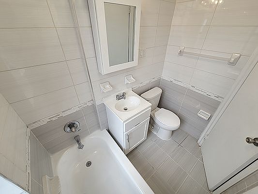 4th image of 2800 Bronx Park E #Z53