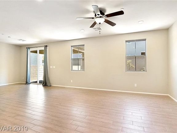 GREAT ROOM,LOTS OF LIGHTING