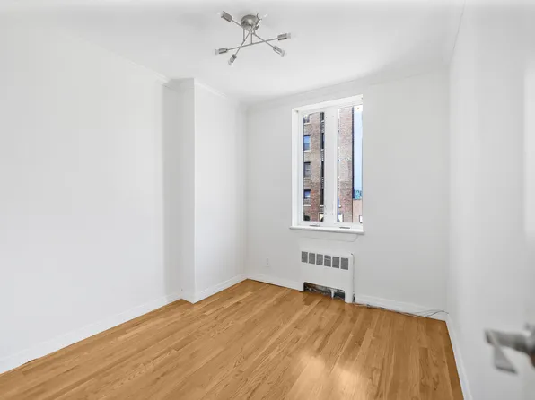 3099 Brighton 1st Place image 18 of 21