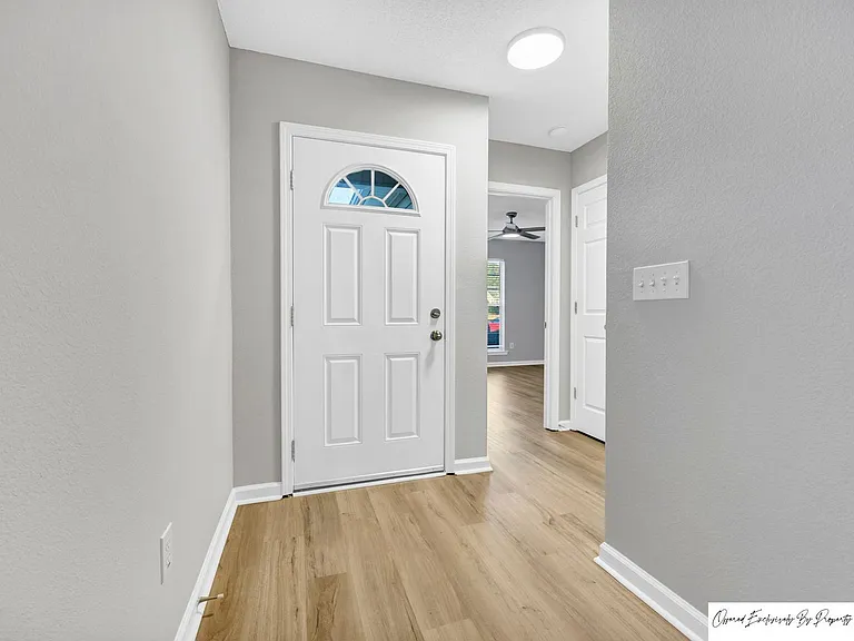 94 Currant Ln — Photo 3