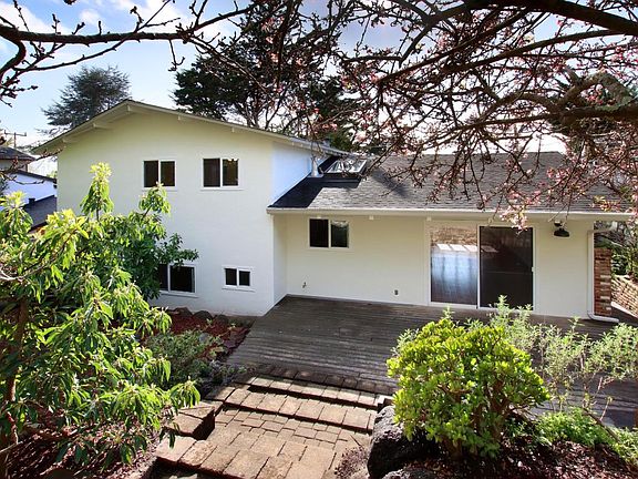 5th image of 457 Monterey Dr