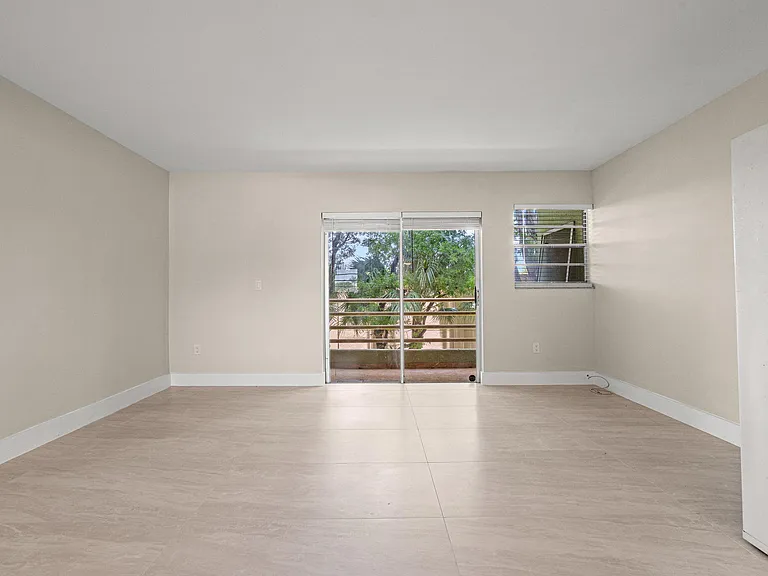 11099 NW 7th St — Photo 11